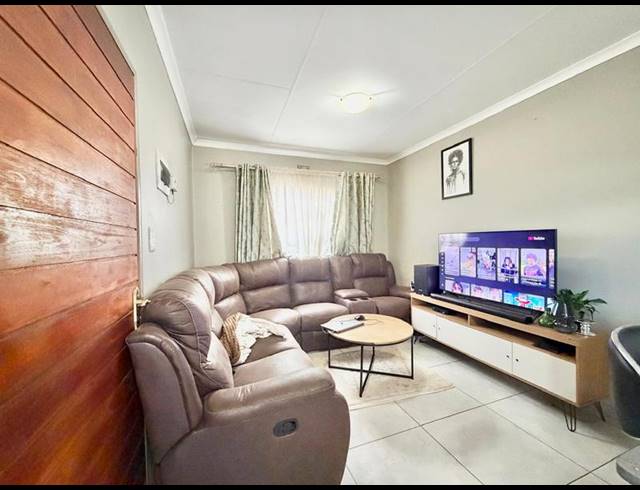 2 BEDROOM HOUSE FOR SALE IN CLAYVILLE